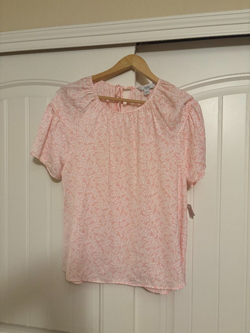 Croft & Barrow Floral Print Blouse Small Pink and White Tie Neck NEW NWOT Spring